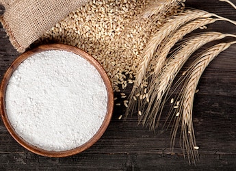 Is Khapli Atta Healthier Than Regular Wheat Atta? An Expert Weighs In Is Khapli Atta Healthier Than Regular Wheat Atta? An Expert Weighs In