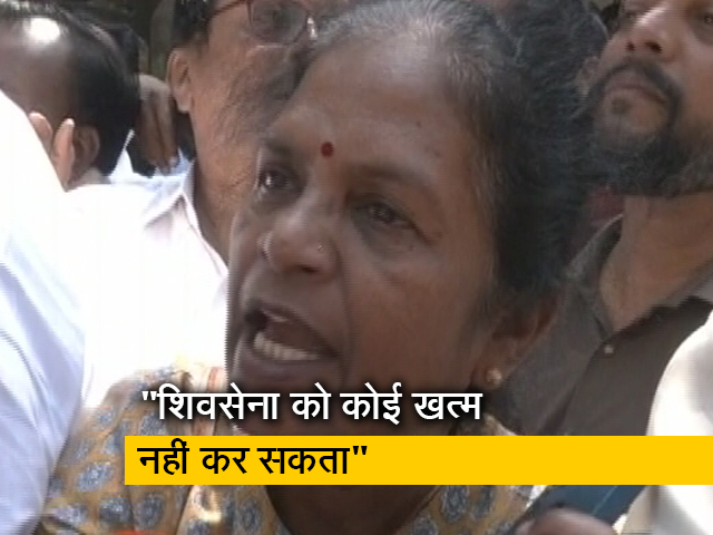 मुंबई : शिवसैनिकों ने पार्टी का चुनाव चिह्न छिनने पर भरी हुंकार