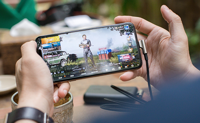 Man Snatched Phone From Game-Addicted Son, Threatened With Cleaver: Report