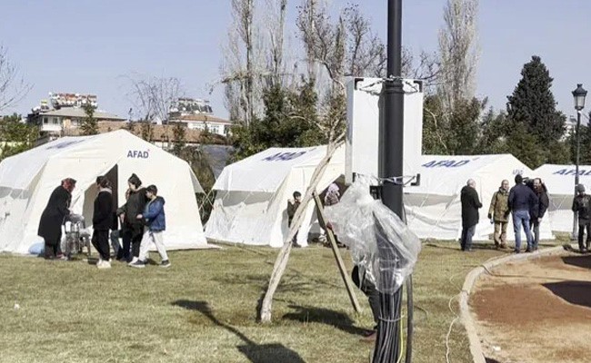 तुर्की से NDTV की ग्राउंड रिपोर्ट : फुटपाथों पर रहने को मजबूर लाखों बेघरबार भूकंप पीड़ित