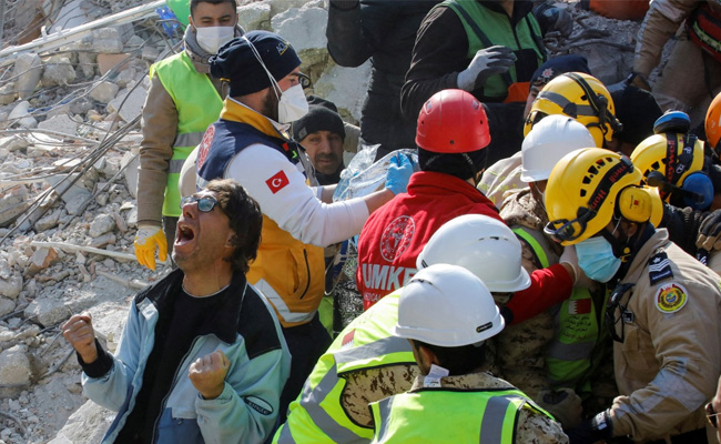 Rescuers In Turkey Dig To Rescue Family Week After Quake