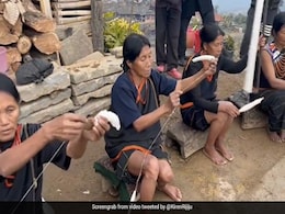 नागालैंड में महिलाएं आज भी हाथों से बनाती हैं कपड़े, किरण रिजिजू ने शेयर किया Video, बोले- हमें गर्व है... नागालैंड में महिलाएं आज भी हाथों से बनाती हैं कपड़े, किरण रिजिजू ने शेयर किया Video, बोले- हमें गर्व है...