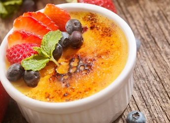 A Quick Guide To The Difference Between Flan, Panna Cotta, And Creme Brulee A Quick Guide To The Difference Between Flan, Panna Cotta, And Creme Brulee