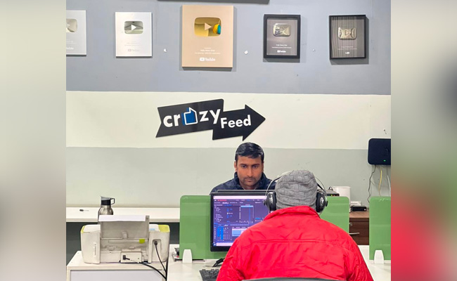इंटरनेट पर बेहतरीन कंटेंट के ज़रिए अपनी एक अलग पहचान बना रही है CRAZYFEED