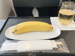 Airline Food: बिजनेस क्लास का टिकट बुक कर मांगा वीगन फूड तो खाने में मिला ये, वजह जानकर हो जाएंगे हैरान Airline Food: बिजनेस क्लास का टिकट बुक कर मांगा वीगन फूड तो खाने में मिला ये, वजह जानकर हो जाएंगे हैरान