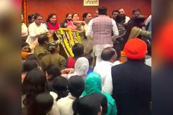 AAP Vs BJP, Midnight Chaos At Delhi Civic Body, Bottles, Ballot Boxes Fly AAP Vs BJP, Midnight Chaos At Delhi Civic Body, Bottles, Ballot Boxes Fly