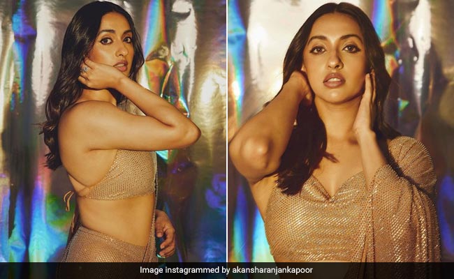 Akansha Ranjan Kapoor Multiplies Festive Pizzazz In A Glittery Gold <i>Saree</i>
