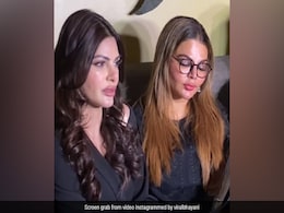 झगड़ा भूल राखी सावंत के सपोर्ट में आईं शर्लिन चोपड़ा, दोनों को साथ देख फैंस बोले- सौतन बनी सहेली झगड़ा भूल राखी सावंत के सपोर्ट में आईं शर्लिन चोपड़ा, दोनों को साथ देख फैंस बोले- सौतन बनी सहेली