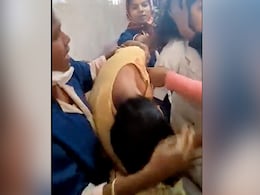 रांची के सदर अस्पताल में नर्सों के साथ मारपीट, आरोपियों को भेजा गया जेल रांची के सदर अस्पताल में नर्सों के साथ मारपीट, आरोपियों को भेजा गया जेल