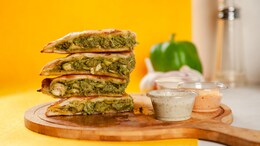 Love Paneer Paratha? You'll Enjoy This Yummy Palak Paneer Lifafa (Recipe Inside)