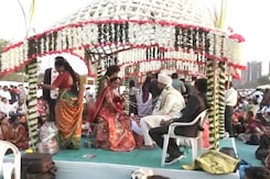 गुजरात के सूरत में 88 जोड़ों का हुआ सामूहिक विवाह गुजरात के सूरत में 88 जोड़ों का हुआ सामूहिक विवाह