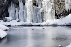 Frozen Waterfall Leaves Tourists In Awe In Jammu And Kashmir's Gulmarg Frozen Waterfall Leaves Tourists In Awe In Jammu And Kashmir's Gulmarg