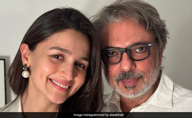 Alia Bhatt And Sanjay Leela Bhansali Celebrate 1 Year Of <i>Gangubai Kathiawadi</i>