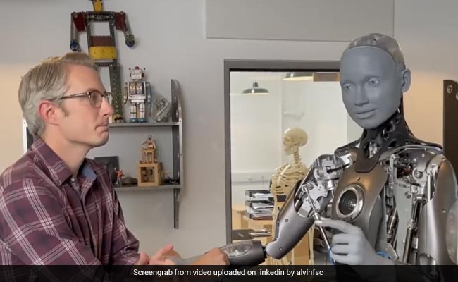 Microsoft Researchers Are Using ChatGPT to Control Robots