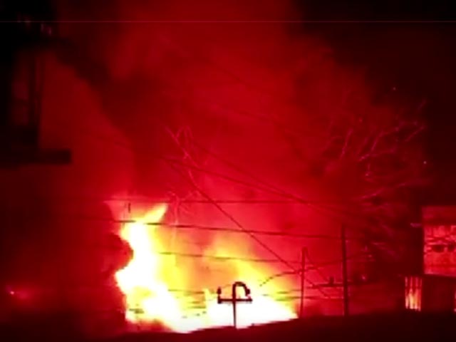 असम के जोरहाट में बाजार में भीषण आग लगने से 150 दुकानें जलकर खाक