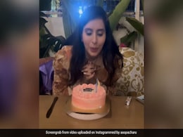 चारू असोपा का बर्थडे केक देखकर आपके मुंह मे भी आ जाएगा पानी, यहां देखें घर पर केक बनाने की आसान रेसिपी चारू असोपा का बर्थडे केक देखकर आपके मुंह मे भी आ जाएगा पानी, यहां देखें घर पर केक बनाने की आसान रेसिपी