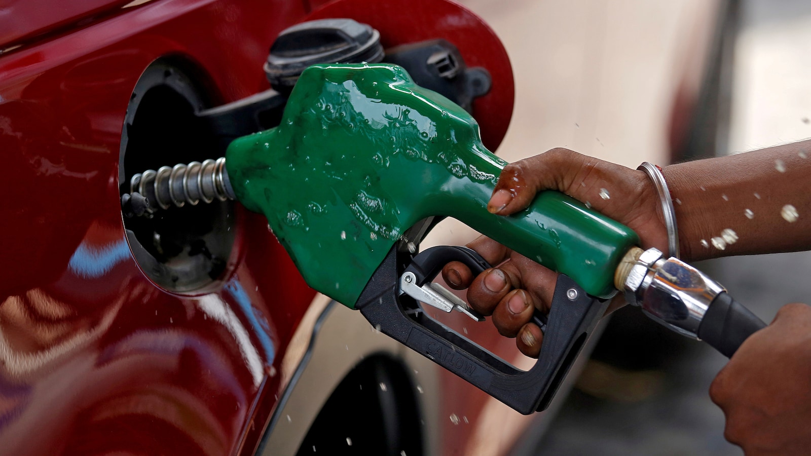 Pakistan Increases Petrol and Diesel Prices Amid Global Oil Market Fluctuations