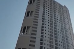 नोएडा हाई-राइज से कूदकर आत्महत्या करने से आदमी की मौत : पुलिस नोएडा हाई-राइज से कूदकर आत्महत्या करने से आदमी की मौत : पुलिस