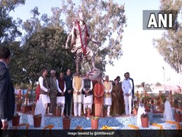 Rajnath Singh, Yogi Adityanath Unveil Lord Laxman Idol In Lucknow Rajnath Singh, Yogi Adityanath Unveil Lord Laxman Idol In Lucknow