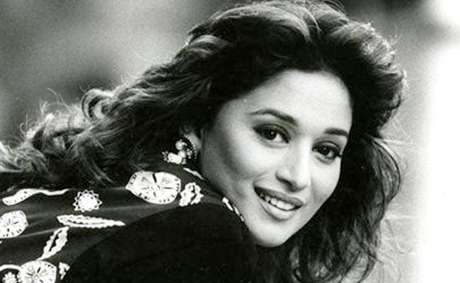 माधुरी दीक्षित की खूबसूरती का नहीं है कोई मुकाबला, पड़ती हैं आज की हीरोइनों पर भारी, नहीं यकीन तो देखें ये 5 फोटो