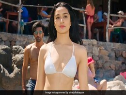 Shraddha Kapoor Dives Right Into The Good Side Of Beach Style For <i>Tere Pyaar Mein</i> Music Video Shraddha Kapoor Dives Right Into The Good Side Of Beach Style For <i>Tere Pyaar Mein</i> Music Video
