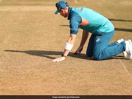 '<i>Besharam Rang</i>...": Memes Galore As Steve Smith Inspects Pitch Ahead Of First Test Against India '<i>Besharam Rang</i>...": Memes Galore As Steve Smith Inspects Pitch Ahead Of First Test Against India