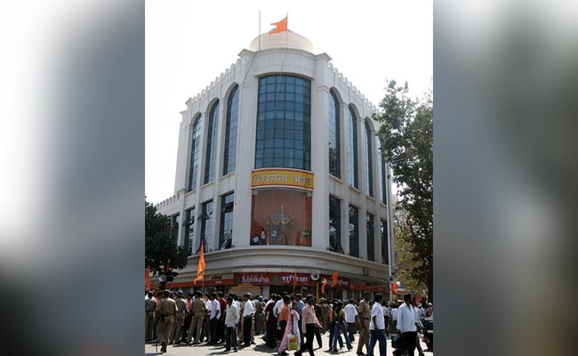 Team Thackeray Leaders Camp Outside Shiv Sena Bhavan In Mumbai