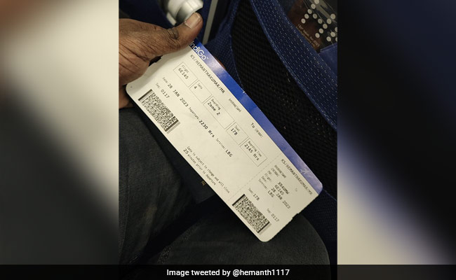 शख्स ने 27 साल की उम्र में पहली बार फ्लाइट में की यात्रा, पोस्ट शेयर कर लिखी ऐसी बात, लोगों के दिलों को छू गई