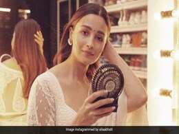 Just Alia Bhatt And Her Fan (Not The Human Kind) Just Alia Bhatt And Her Fan (Not The Human Kind)