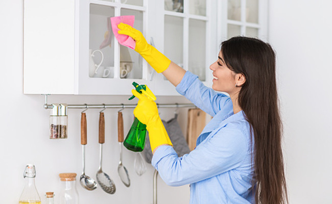Life hacks : Kitchen Cabinet को साफ करने के लिए अपनाएं ये हैक्स, शीशे की तरह लगेगा चमकने