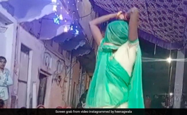 प्रभु देवा के ‘मुकाबला’ गाने पर घूंघट में डांस कर लड़की ने मचाई धूम, देखने के लिए लोगों की लग गई भीड़