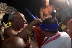 बीजेपी अध्यक्ष ने चुनाव से पहले कर्नाटक के मंदिर में की पूजा-अर्चना बीजेपी अध्यक्ष ने चुनाव से पहले कर्नाटक के मंदिर में की पूजा-अर्चना
