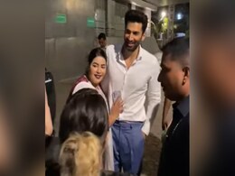 आदित्य रॉय कपूर को देख बेकाबू हुई लेडी फैन, एक्टर को की KISS करने की कोशिश, देखें वीडियो आदित्य रॉय कपूर को देख बेकाबू हुई लेडी फैन, एक्टर को की KISS करने की कोशिश, देखें वीडियो