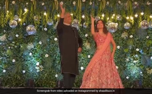 बेटी ने पापा को बनाया डांस पार्टनर और शादी में यूं दी शानदार परफॉर्मेंस, दिल जीत लेगा डैडी-डॉटर का ये डांस VIDEO