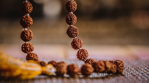 Importance of 108 number: जप माला में 108 दानें ही क्यों होते हैं? जानें सनातन परपरा में इस संख्या का महत्व