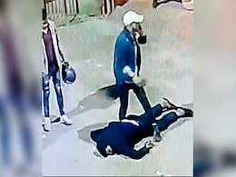 दिल्ली में रोडरेज के ताजा मामले में एक की चाकुओं से गोदकर हत्या, भाई को भी पीटकर किया घायल दिल्ली में रोडरेज के ताजा मामले में एक की चाकुओं से गोदकर हत्या, भाई को भी पीटकर किया घायल