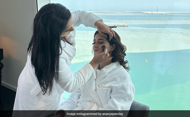 Sara Ali Khan And Ananya Panday's Qatar Diaries Are Setting Friendship Goals. This Pic Is A Proof