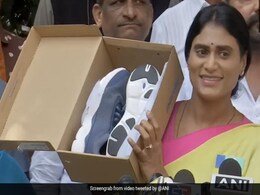 Watch: Politician Dares KCR, With 'Gift' - "Your Size, Bill To Exchange" Watch: Politician Dares KCR, With 'Gift' - "Your Size, Bill To Exchange"