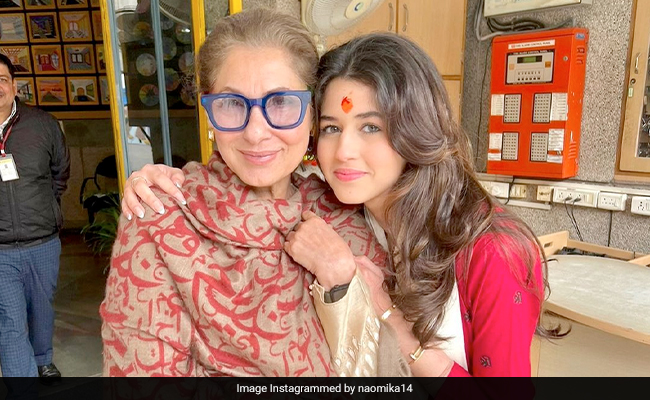 Dimple Kapadia Attends Granddaughter Naomika Saran's Graduation