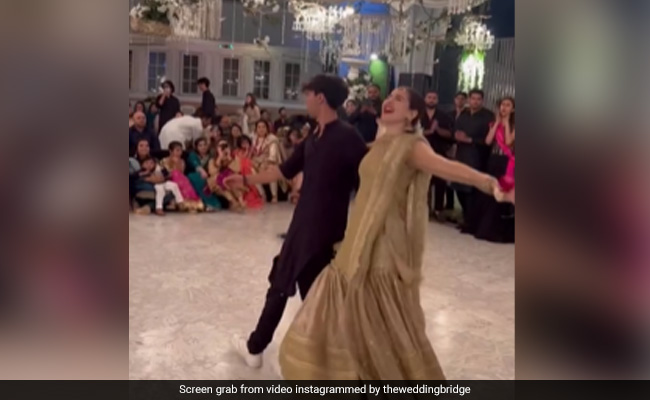 Pakistani Actress Hania Aamir Dances To <i>Naatu Naatu</i> At A Wedding