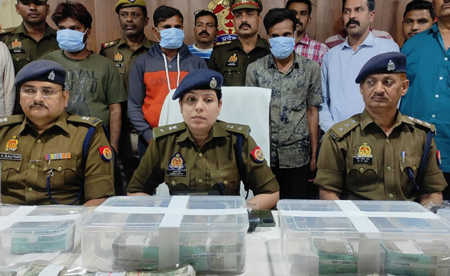 महोबा में करीब 2 करोड़ की चोरी का पर्दाफाश, 4 बदमाश माल सहित गिरफ्तार