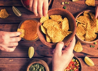 7 Chip And Dip Combinations To Include In Your Weekend Binge 7 Chip And Dip Combinations To Include In Your Weekend Binge