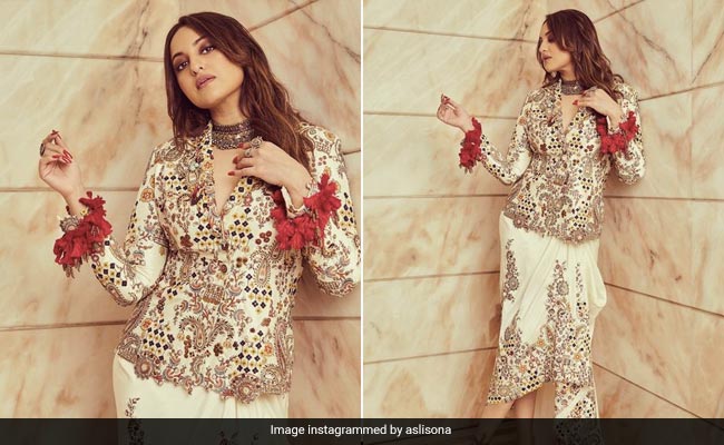 Sonakshi Sinha's Fusion <i>Dhoti</i> Skirt With A Festive Jacket Gets An Obvious 10/10 From Us