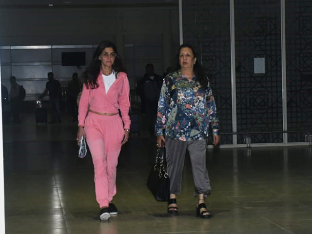 Sidharth Malhotra's Family Checks Into Jaisalmer