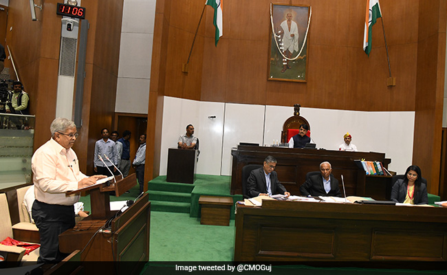 गुजरात सरकार ने 3.32 लाख करोड़ रुपये का बजट पेश किया, कोई नया कर नहीं