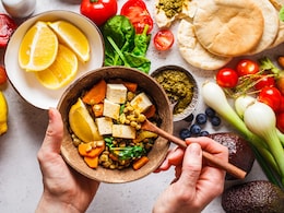 Weight Loss Tips: चलते फिरते खा सकते हैं ये 7 लो कैलोरी वाले स्नैक्स, फैट नहीं बढ़ाना चाहते, तो जरूर करें ट्राई Weight Loss Tips: चलते फिरते खा सकते हैं ये 7 लो कैलोरी वाले स्नैक्स, फैट नहीं बढ़ाना चाहते, तो जरूर करें ट्राई