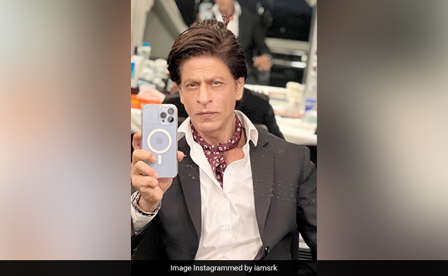 शाहरुख खान से 'टैटू' पर एक शब्द कहने के लिए फैन ने की गुजारिश, किंग खान बोले- 'आपका हाथ मेरी चेक बुक...'