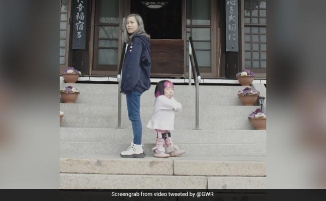 Twin Sisters With Staggering 75 Cm Height Difference Set Guinness World Records