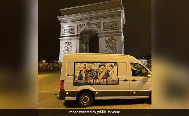 <i>Pathaan</i> Fever: Shah Rukh Khan Fans Dance, Whistle In Paris Cinema. Watch Viral Video Inside
