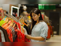 Best day to buy clothes: ज्योतिष के अनुसार नये कपड़े किस दिन खरीदने और किस दिन पहनने चाहिए?